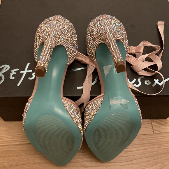 New in box Betsey Johnson Cinderella shoes size 6 - Picture 7 of 9